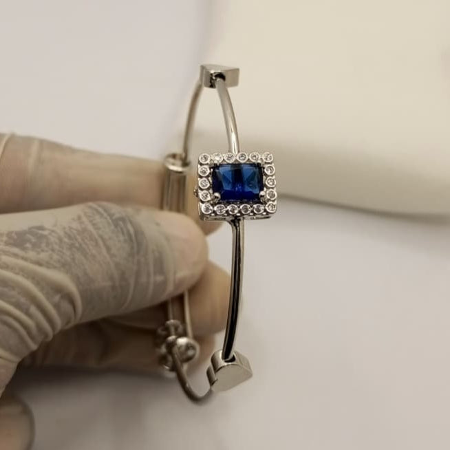 Silver bracelet with the blue stone