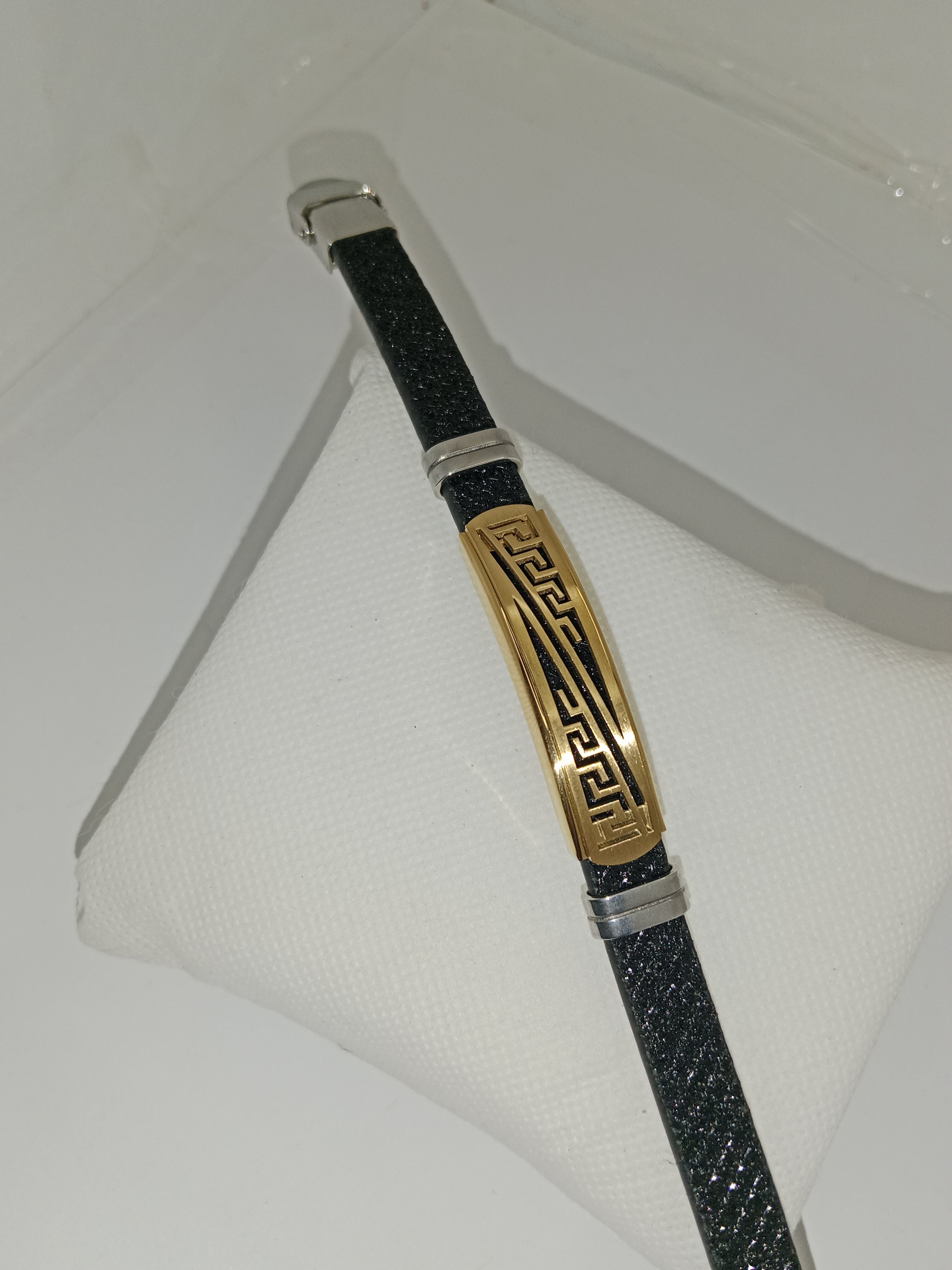 BLACK BRACELET WITH GOOD QUALITY