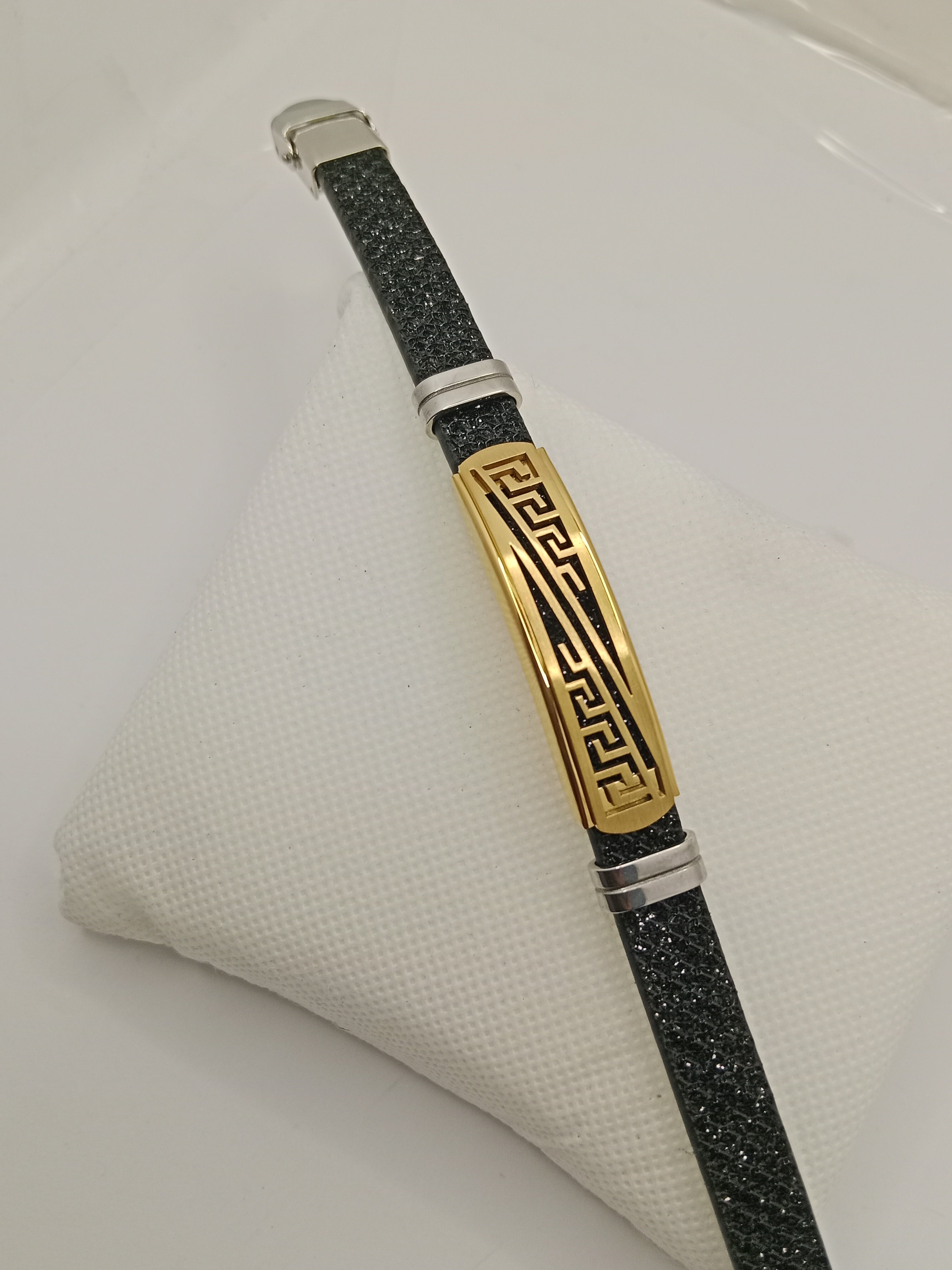BLACK BRACELET WITH GOOD QUALITY